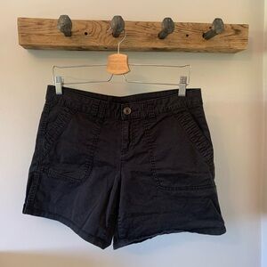 172.) CLEAR OUT / Maurice’s / W16.5” R 9.5 / Cotton /  Black Short